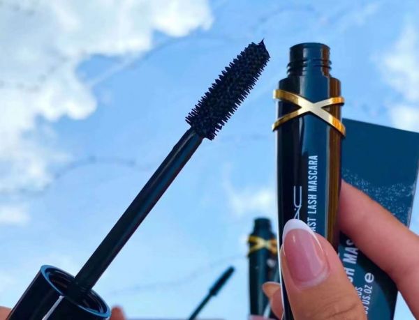 Mega volume mascara, black